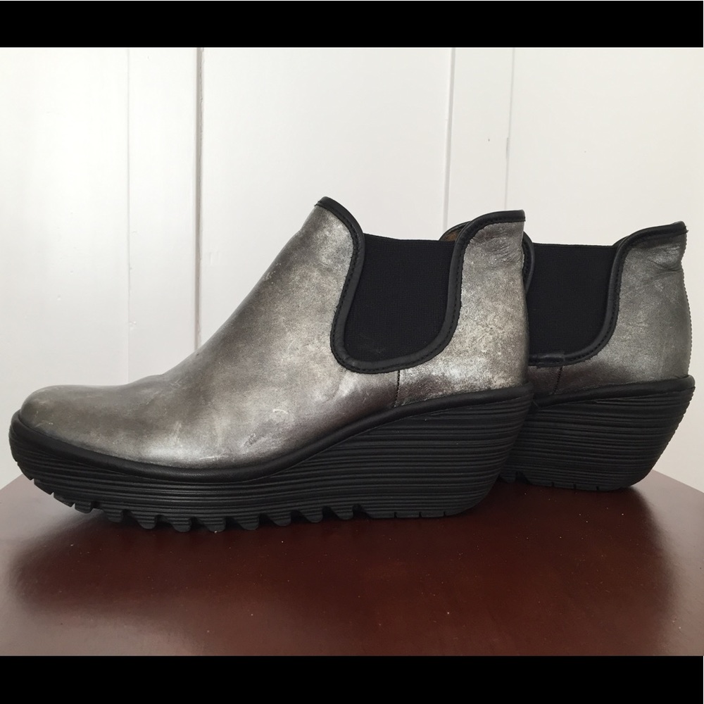 FLY London Yat Leather Wedge size 39